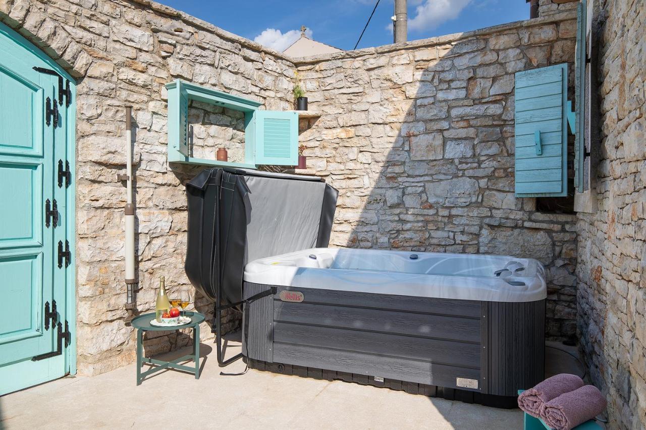 Villa Poiai Stonehouse With Jacuzzi Peroj Exterior foto
