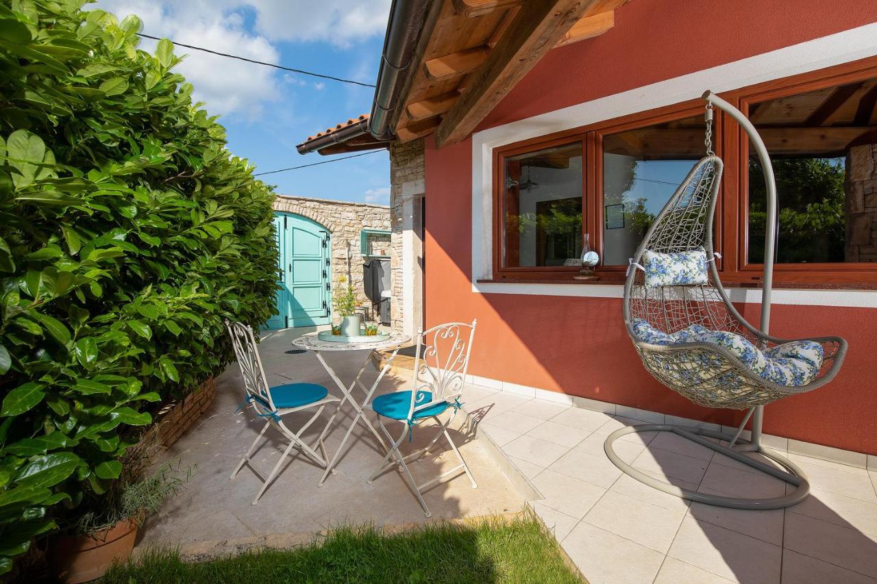 Villa Poiai Stonehouse With Jacuzzi Peroj Exterior foto